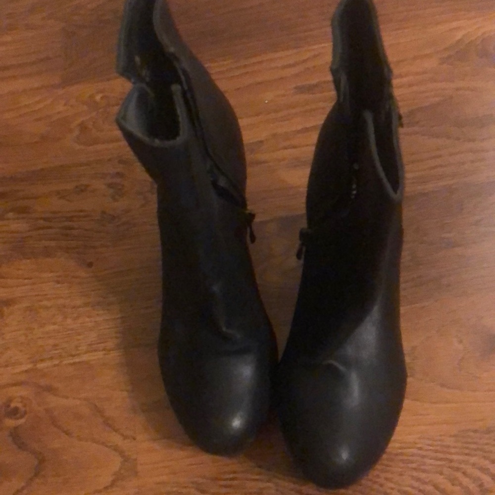 Black sbicca wedged booties!